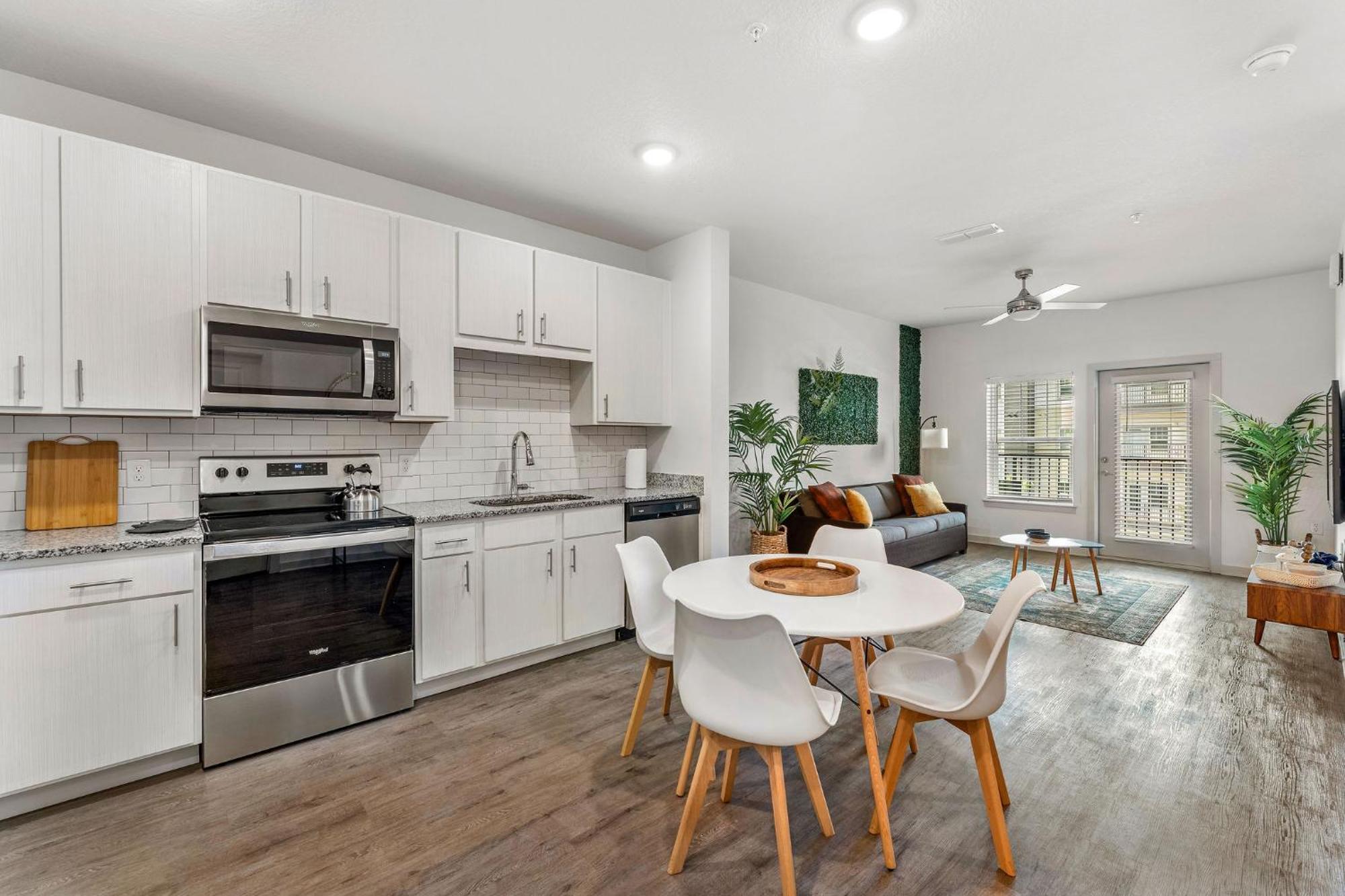Complete Lush Green Apartment 10 Min To Parks Pets Allowed, Resort-Style Amenities Орландо Экстерьер фото